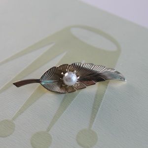 Vintage Gold Feather and Pearl Costume Pin